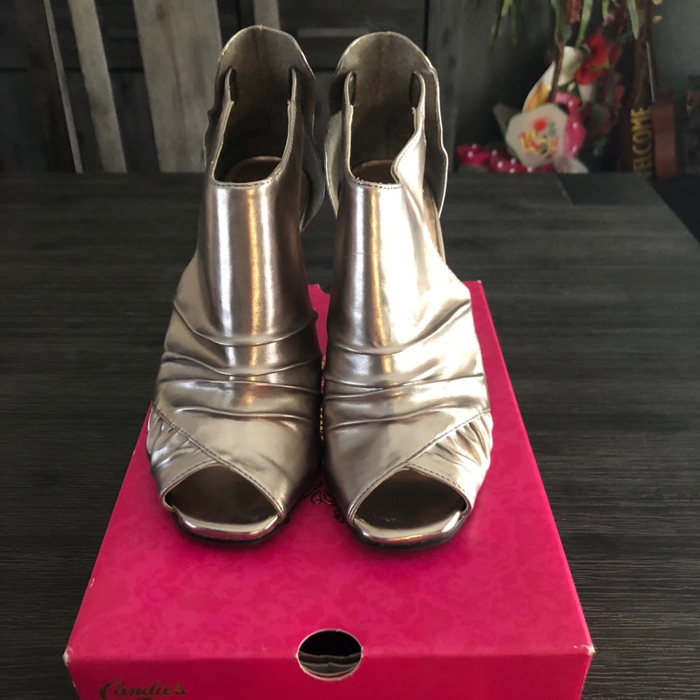 Candies Size 8 shoes pre worn
